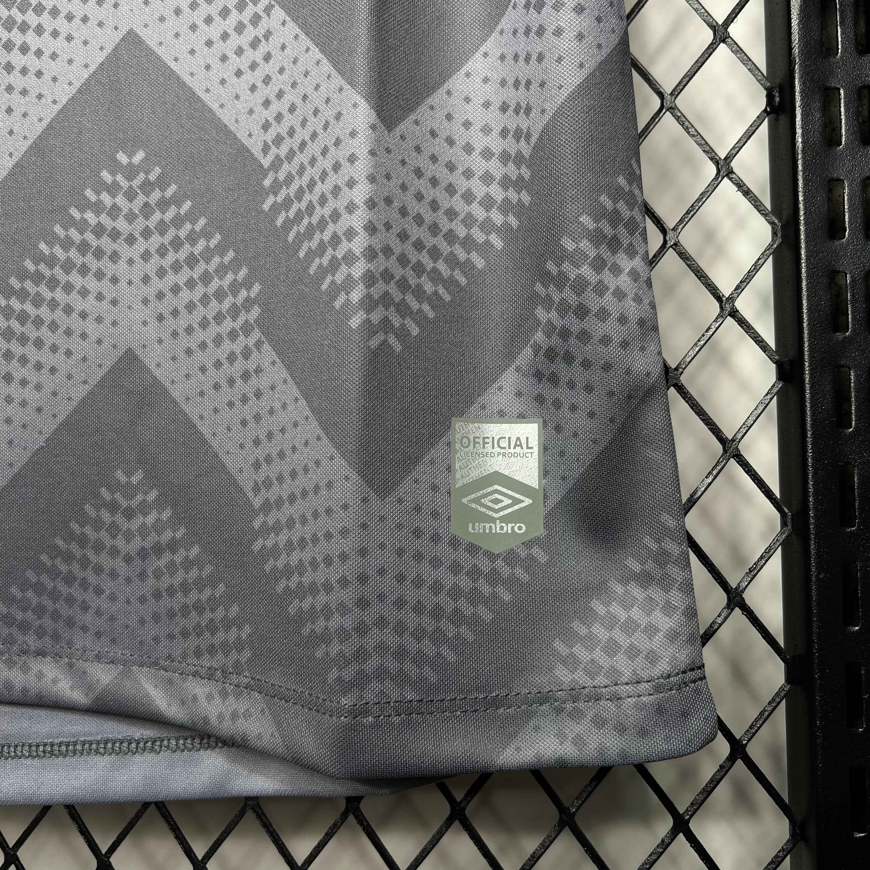 Camisa Santos Treino 24/25 - Umbro Torcedor Masculina - Lançamento