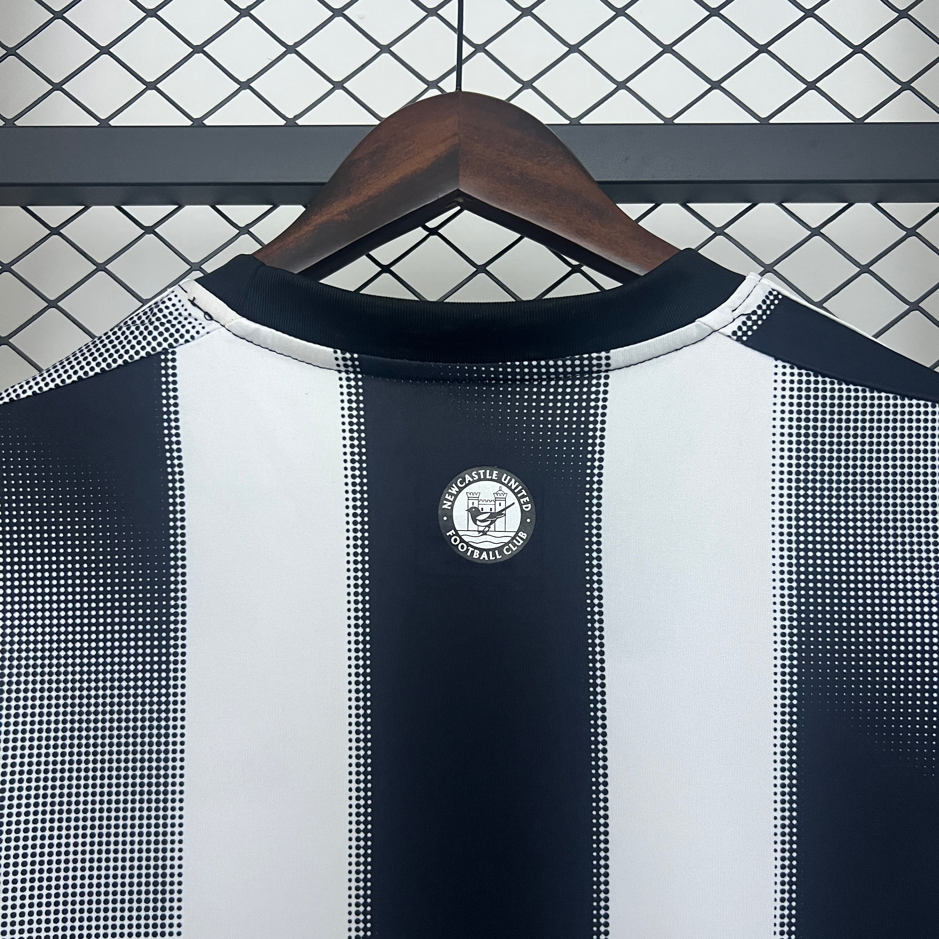 Camisa Newcastle United Home 25/26 - Torcedor Masculina